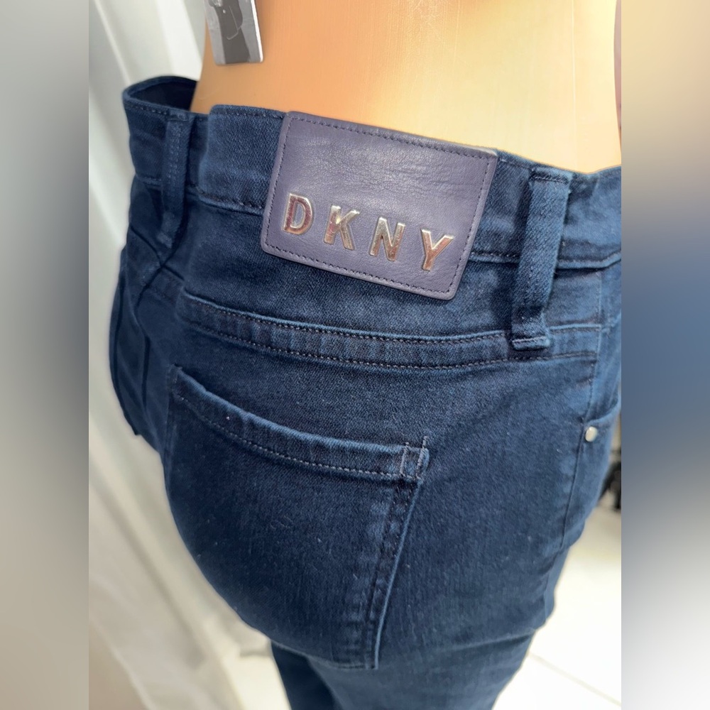 🌸HOST PICK🌸NEW DKNY Cropped Stairstep Jeans size 29 in navy - Picture 5 of 9